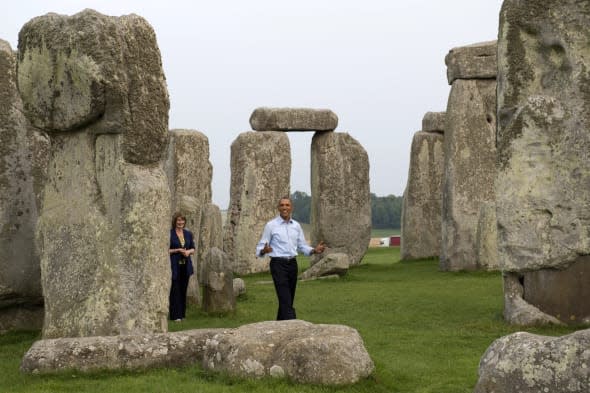 obama visits stonehenge on UK trip