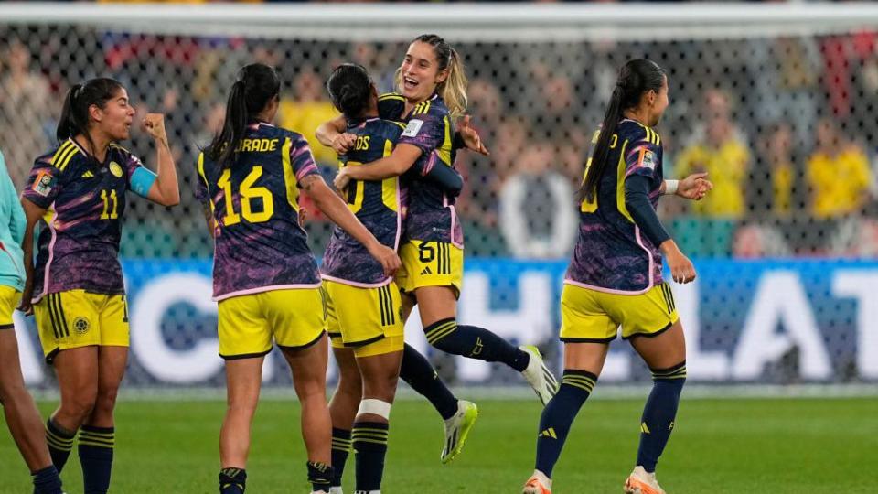 Jugadoras colombianas celebrando el triunfo.