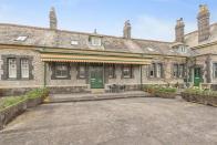 Esta preciosa casa situada en la ciudad de Tavistock, al suroeste de Inglaterra, era un antigua estación de tren. Un matrimonio compró en 2007 el edificio, que se encontraba abandonado, y lo remodeló. (Foto: <a href="http://www.onthemarket.com/details/8709510/" rel="nofollow noopener" target="_blank" data-ylk="slk:OnTheMarket;elm:context_link;itc:0;sec:content-canvas" class="link ">OnTheMarket</a>).