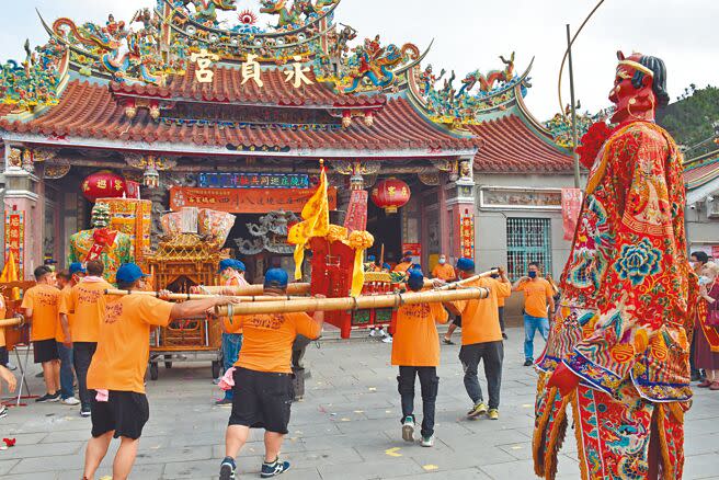 頭份市永貞宮四月八媽祖遶境，7日展開。（謝明俊攝）