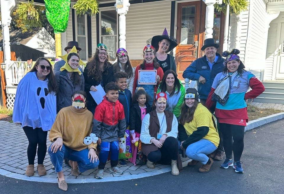 The Hope on Haven Hill Clinical Team celebrating the award for their Mario Kart themed costumes with Mayor Callaghan and Governor Sununu.