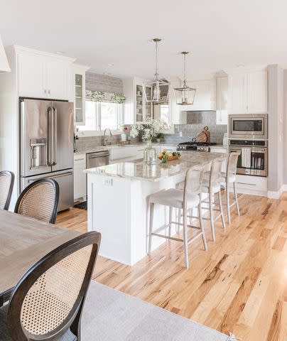 Apron Sink vs. Farmhouse Sink: Everything You Need to Know