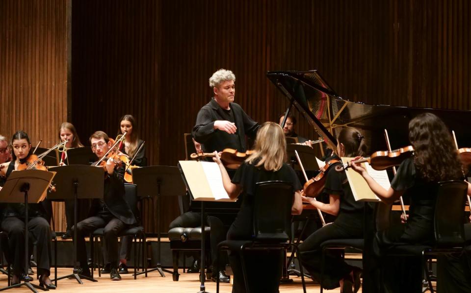 Ryan Wigglesworth conducting the Knussen Chamber Orchestra