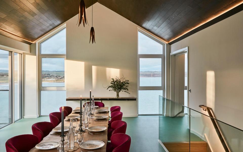 The dining room at Cliff Beach House 