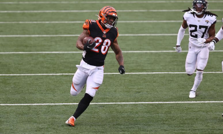 Joe Mixon runs the football for the Cincinnati Bengals.