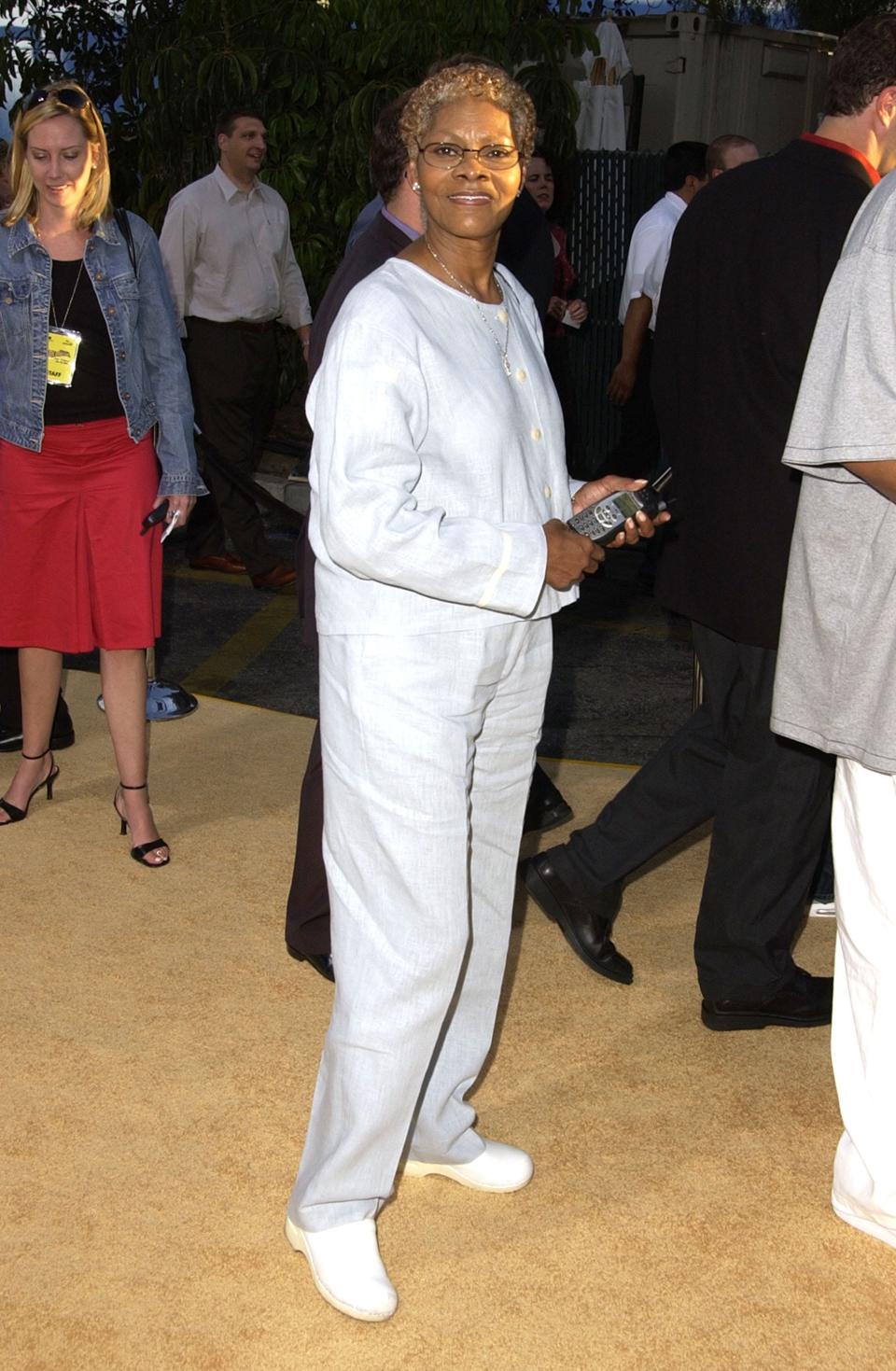 Dionne Warwick in an all white outfit