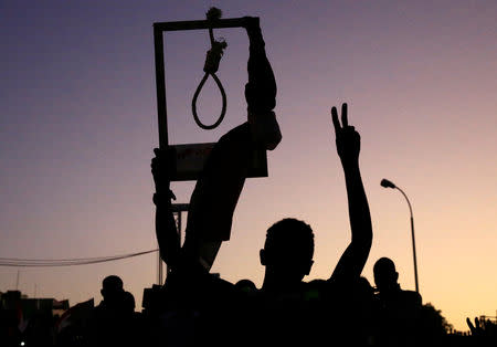 A Sudanese demonstrator carries a noose and gestures during a mass anti-government protest outside the Defence Ministry in Khartoum, Sudan, April 21, 2019. REUTERS/Mohamed Nureldin Abdallah