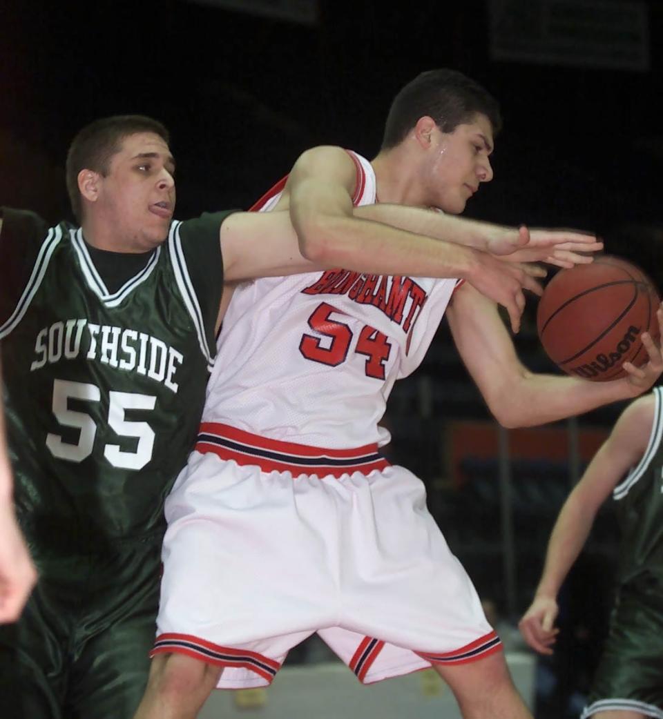 Dave Holleran reaches for the ball during Southside's victory over Binghamton in the 2003 Section 4 Class A boys basketball final.