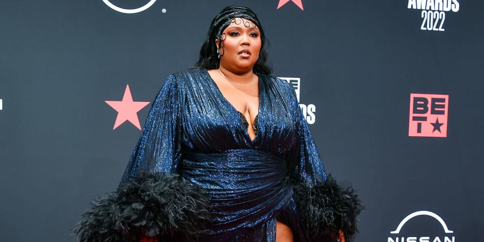 Lizzo Proves She’s the Queen of the Red Carpet in a Flamboyant Feathered Gown