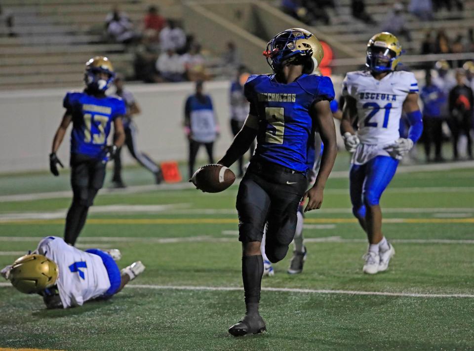 Mainland's Khamani Robinson (9) trots into the end zone on a 22-yard touchdown run during Thursday night's win over Osceola at Daytona Stadium.