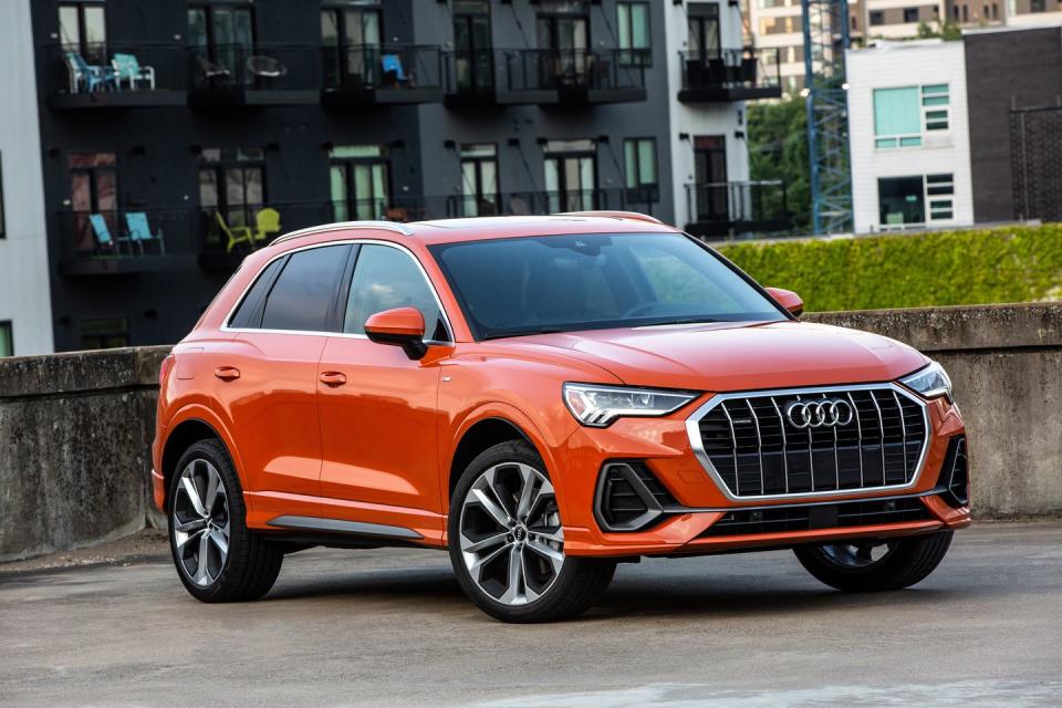 View Photos of the 2019 Audi Q3