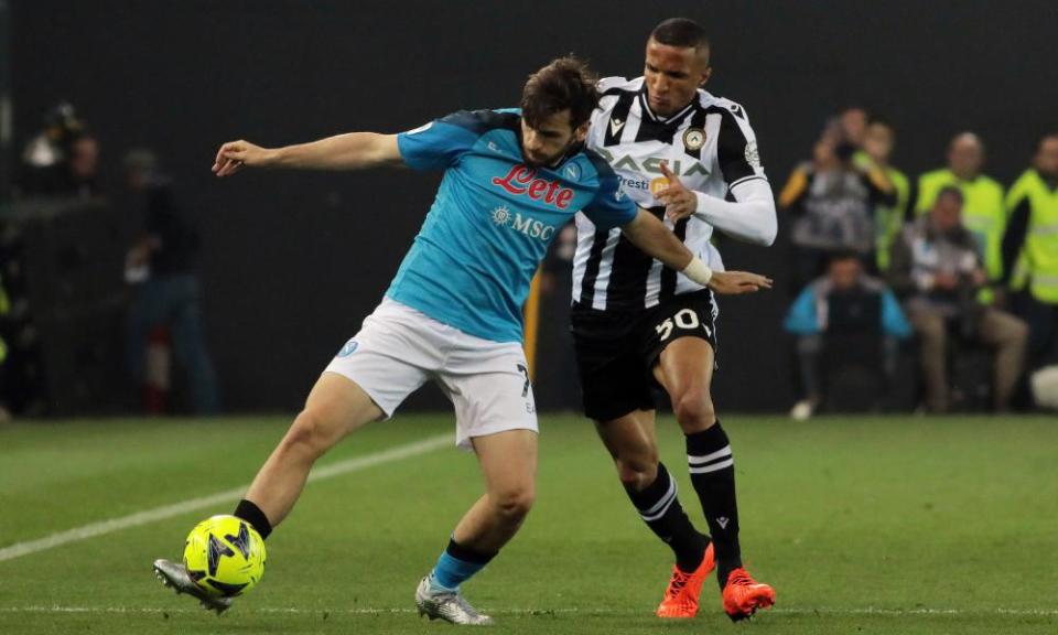 Khvicha Kvaratskhelia shields the ball from an Udinese defender.