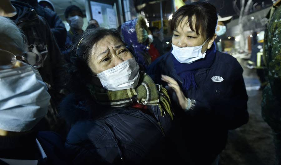 17 Photos Of Rescue Workers Saving Lives Following Massive Earthquake in Taiwan