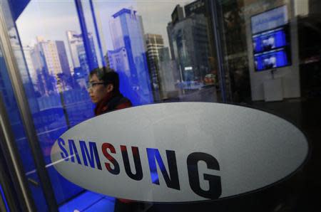 A man walks out of Samsung Electronics' headquarters in Seoul January 6, 2014. REUTERS/Kim Hong-Ji