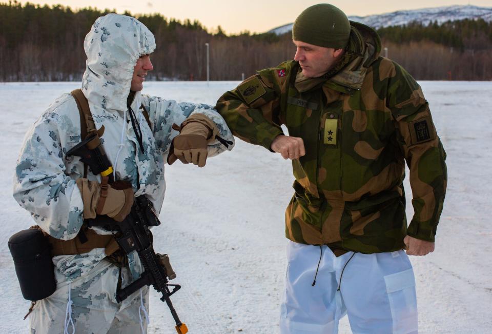 Marines Norway elbow bump