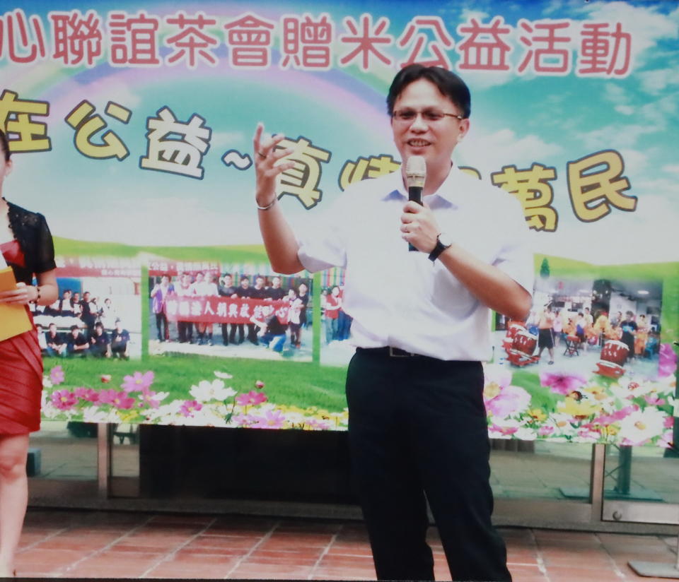 全家便利商店區域部長楊豐瑞一路相挺捐米活動，是陳原啟的貴人。