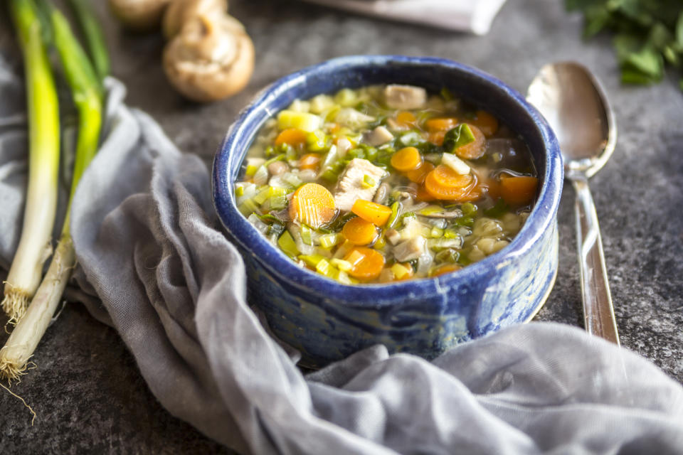 Hühnersuppe ist wohltuend bei einer Erkältung (Bild: Getty)