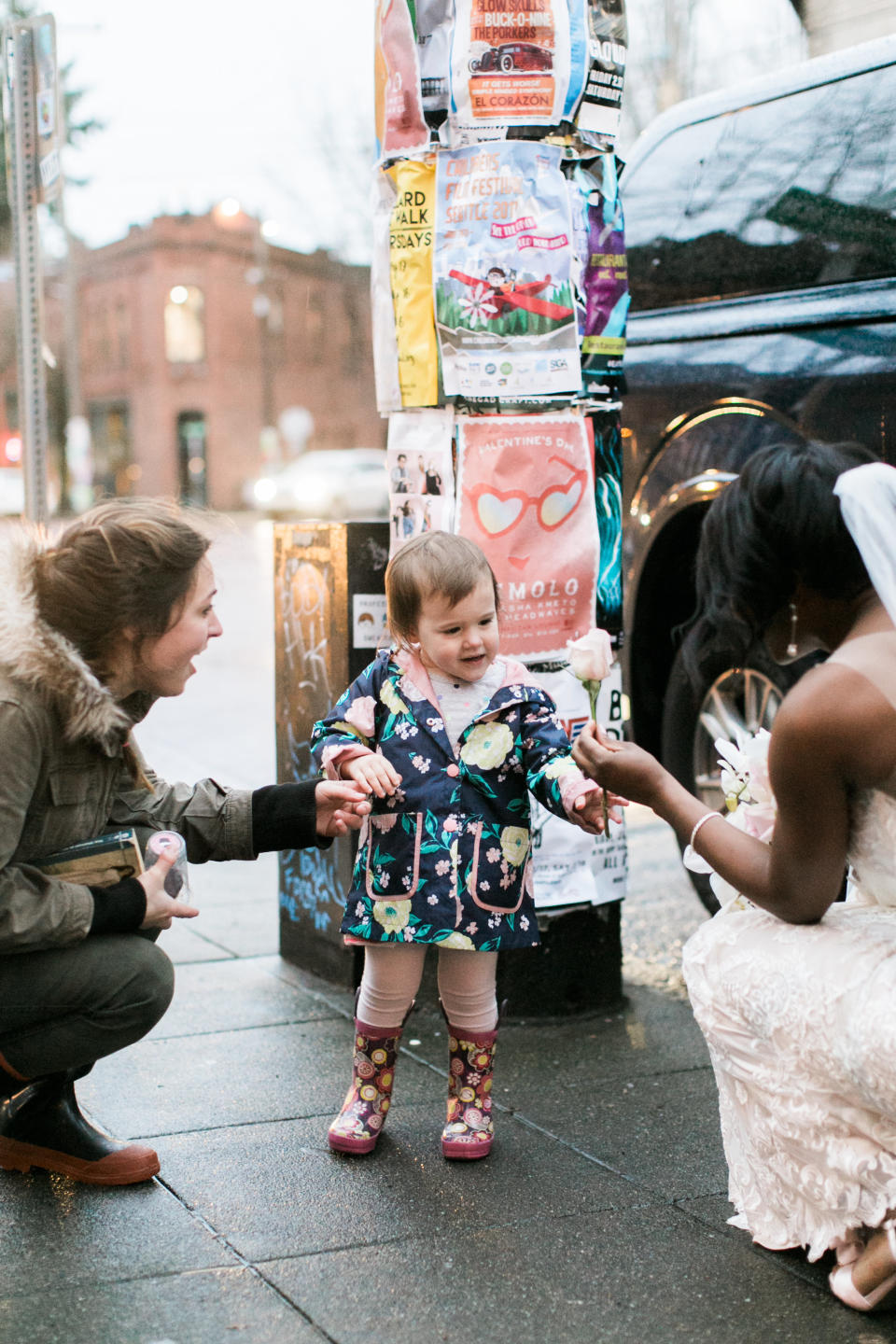 The toddler received a special princess flower from the bride. (Photo: <a href="http://www.stephaniecristalli.com/" target="_blank">Stephanie Cristalli Photography</a>)