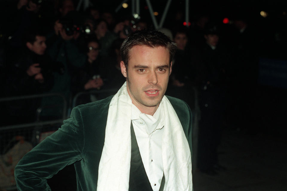 PA NEWS PHOTO 15/1/98  TELEVISION PRESENTER JAMIE THEAKSTON AT THE PARK LANE HOTEL, LONDON AHEAD OF THE GALA REVUE IN CELEBRATION OF THE FORTHCOMING ALBUM 