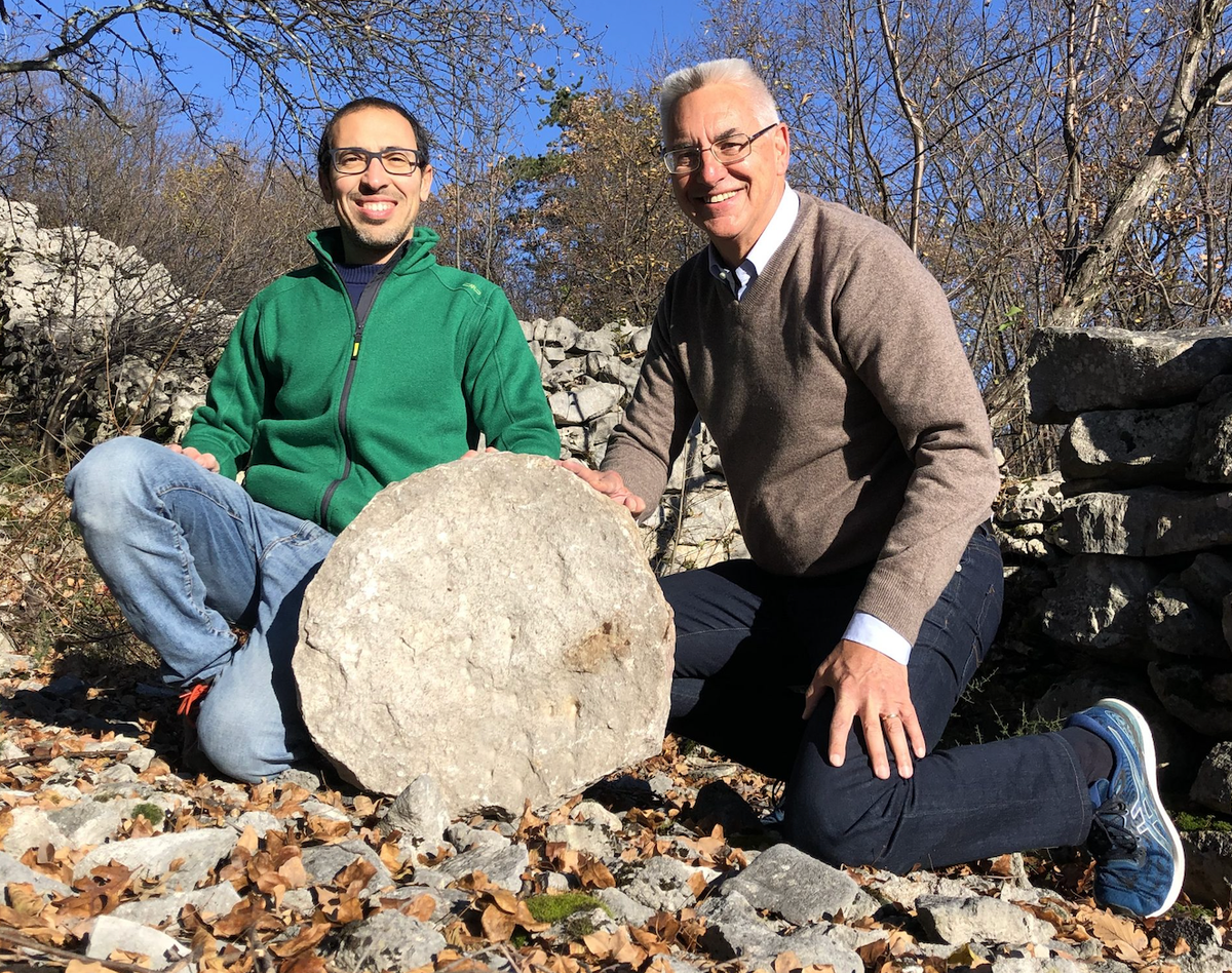 From the left, the archaeologist Federico Bernardini and the astronomer Paolo Molaro at the Castelliere di Rupinpiccolo, with what could be the oldest celestial map ever discovered (INAF)