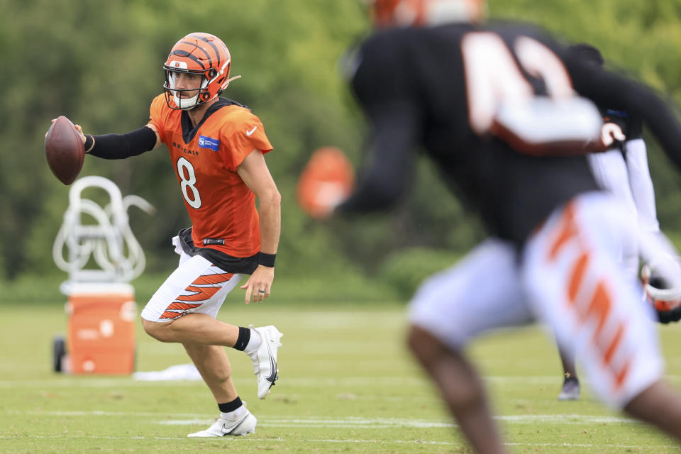 Cincinnati Bengals' Brandon Allen scrambles with the ball during a drill at the NFL football team's training facility in Cincinnati, Thursday, Aug. 4, 2022. (AP Photo/Aaron Doster)