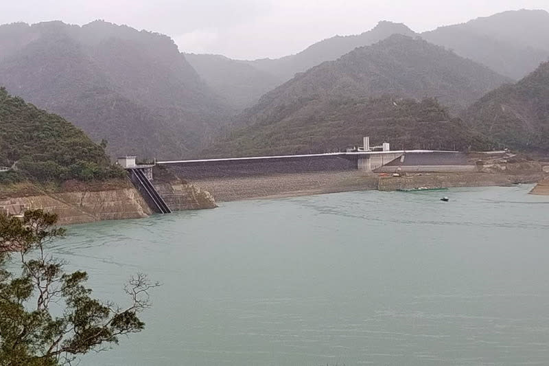 梅雨季首波鋒面到來，經濟部水利署統計昨天到今天傍晚5時，預估總降雨效益為1064萬噸水量。（中央社資料照）