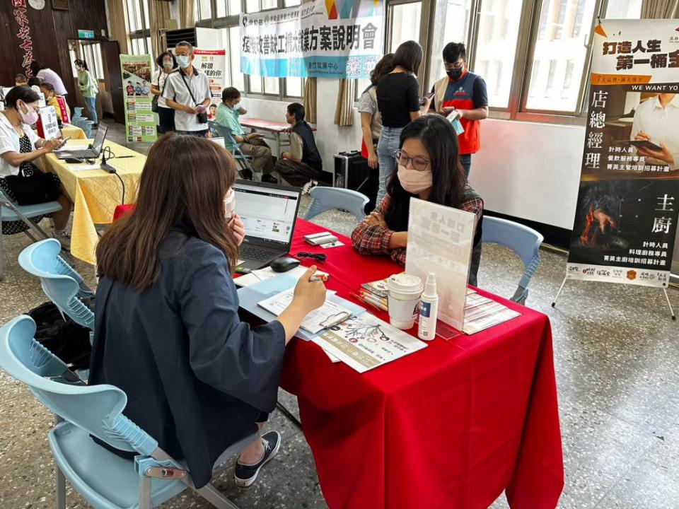 勞動力發展署桃竹苗分署與新竹市政府合辦「智慧媒合無紙化現場徵才活動」，將於9月5日10時至14時、在新竹市身心障礙者就業綜合大樓登場。(本報資料照片)