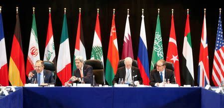 Russian Foreign Minister Sergei Lavrov (L) and U.S. Foreign Secretary John Kerry (2L) attend the International Syria Support Group (ISSG) meeting in Munich, Germany, February 11, 2016, together with members of the Syrian opposition and other officials. REUTERS/Michael Dalder