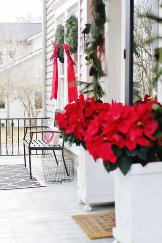 <p><a href="https://thistlewoodfarms.com/christmas-decorating-ideas-for-your-porch/" data-component="link" data-source="inlineLink" data-type="externalLink" data-ordinal="1">Thistlewood Farms</a></p>