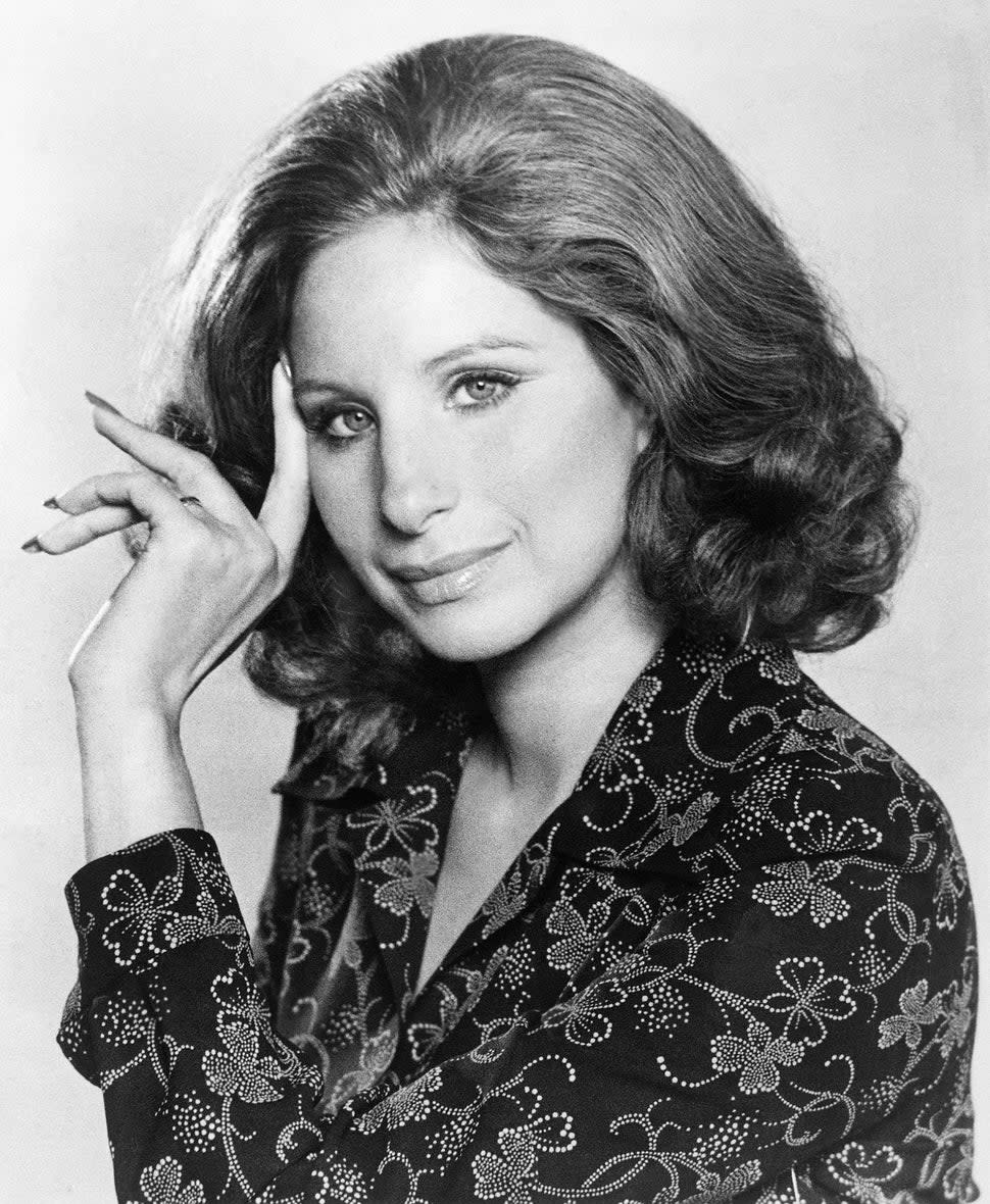 (Original Caption) 8/1973-Singer Barbara Streisand is shown in a closeup portrait, August 1973. Photograph filed 9/29/73.