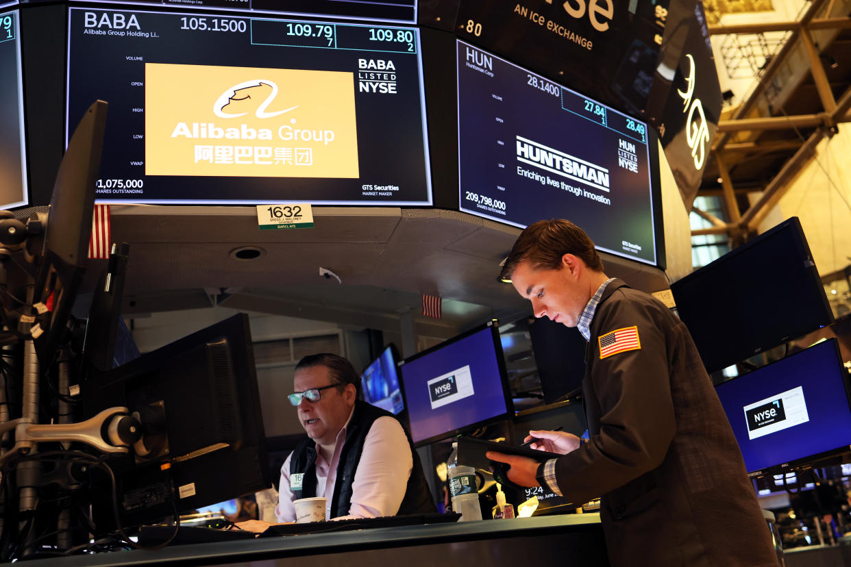 NEW YORK, NEW YORK - JUNE 23:  Traders work on the floor of the New York Stock Exchange during morning trading on June 23, 2022 in New York City. Stocks opened on a positive note this morning after ending lower yesterday ahead of today's testimony by Federal Reserve Chairman Jerome Powell before a House panel to discuss the state of inflation in the United States. (Photo by Michael M. Santiago/Getty Images)