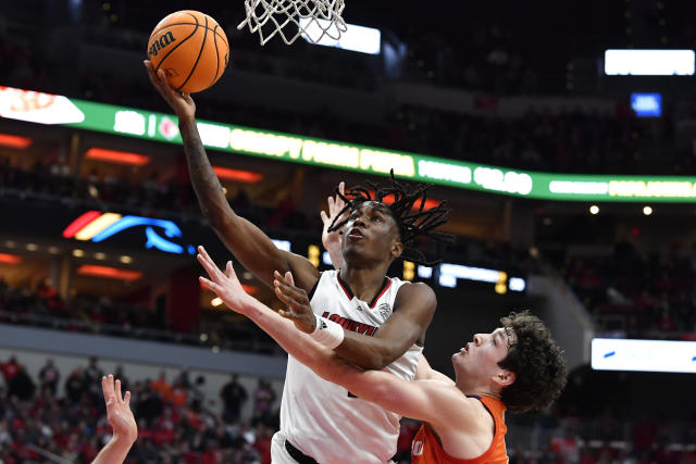 LOUISVILLE, KY - FEBRUARY 01: Louisville Cardinals guard Mike