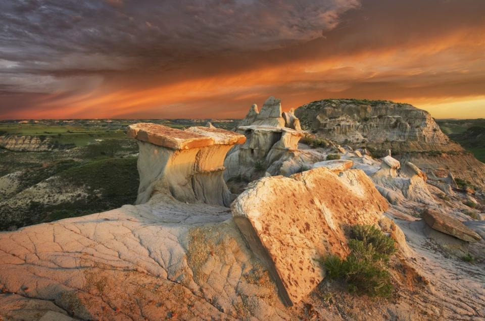 <p>An avid fan of the National Park system, Theodore Roosevelt visited this park in the late 1800s to hunt bison and now this rugged landscape is named for him. </p>