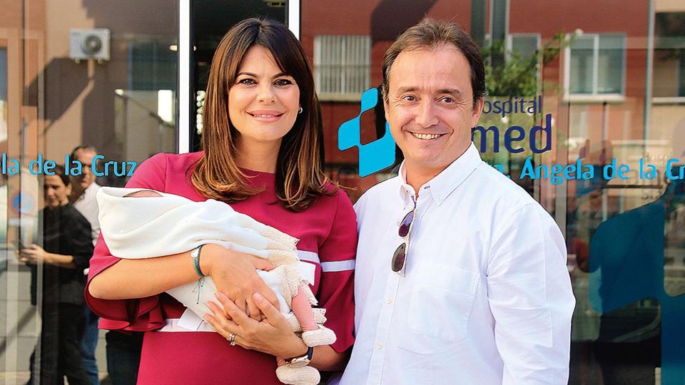 HOLA 4172 MARÍA JOSÉ SUÁREZ PRESENTA A SU HIJO ELÍAS