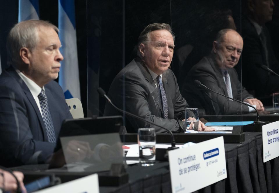 Luc Boileau, Francois Legault et Christian Dubé lors d’une conférence de presse