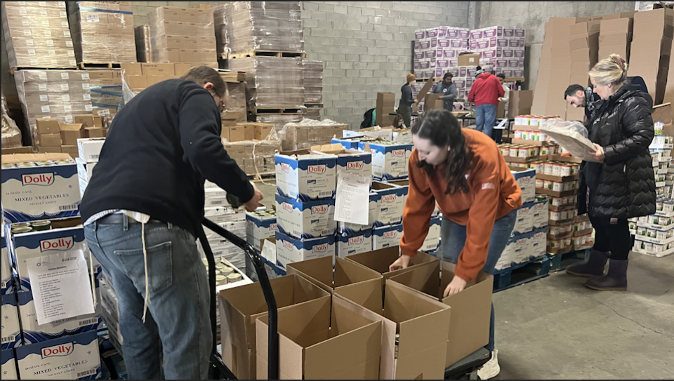 Throughout the holiday season, volunteers gathered at a warehouse in Brooklyn and packed thousands of boxes of food, which are then hand delivered to Holocaust survivors. / Credit: CBS News/Met Council