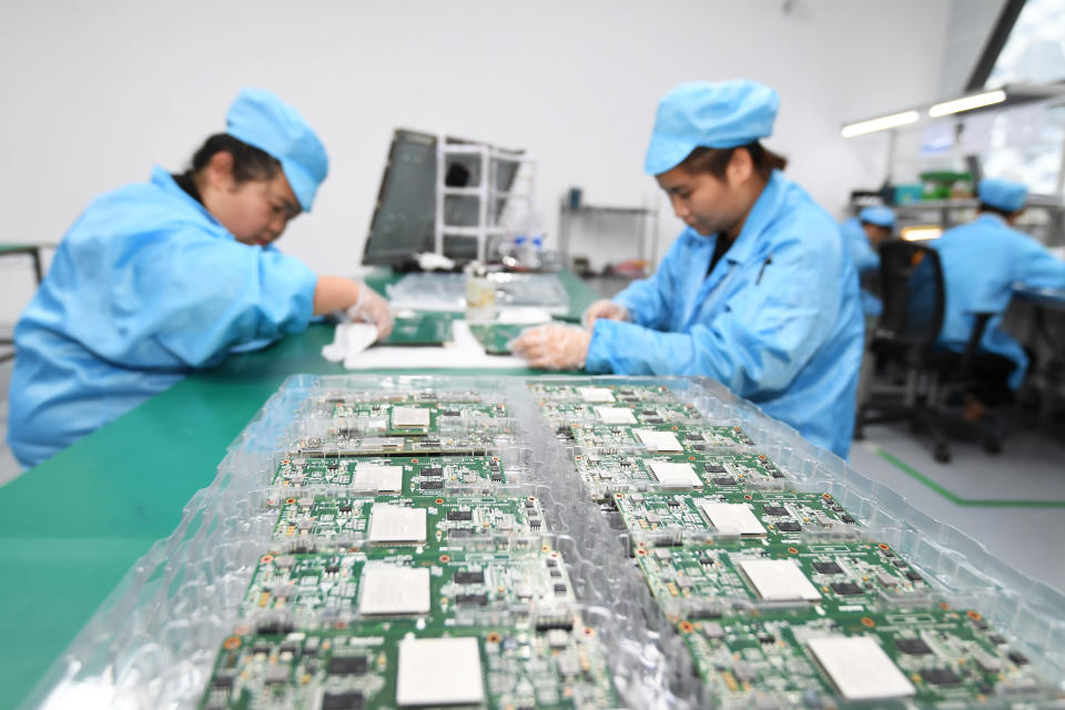 Producción de chips en China. (Zhao Song / Costfoto/Barcroft Media via Getty Images)