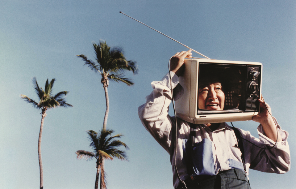 “Nam June Paik. The Miami Years” es una retrospectiva de la fallecida artista coreana radicada en Miami Beach, en el Bass Museum of Art.