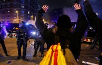 Foto del miércoles de las protestas a favor de la independencia de Cataluña en las afueras del estadio del Barcelona