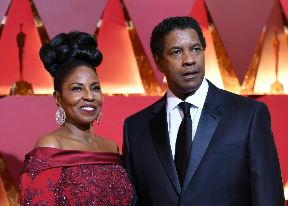 Nominee for Best Actor 'Fences' Denzel Washington arrives on the red carpet with his wife Pauletta for the 89th Oscars on February 26, 2017 in Hollywood, California.  / AFP / ANGELA WEISS        (Photo credit should read ANGELA WEISS/AFP/Getty Images)