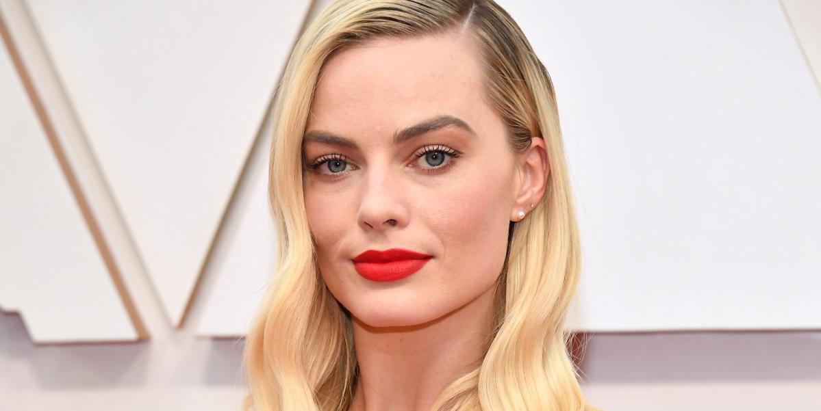 Oscars 2021: Margot Robbie Debuted Chic Bangs