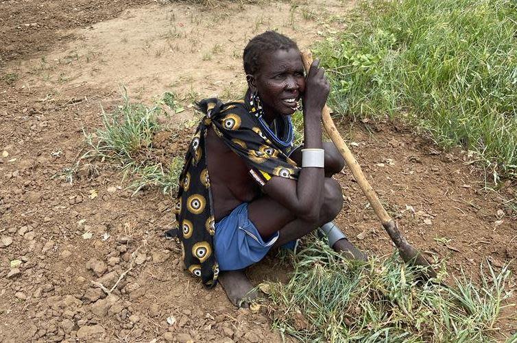 Nachopera Lomuria told CBS News that she used to live off the land near Kapoeta, South Sudan, but after years of drought, nothing grows in the parched earth any more. / Credit: CBS News