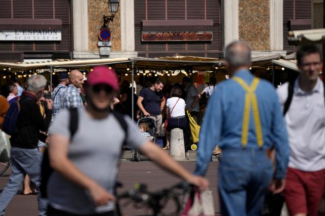 France to fine shopkeepers running heating or air conditioning with doors  open