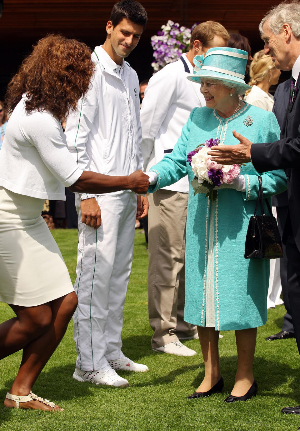 Serena Williams greets Queen Elizabeth at Wimbledon 2010 (Oli Scarf / Reuters)