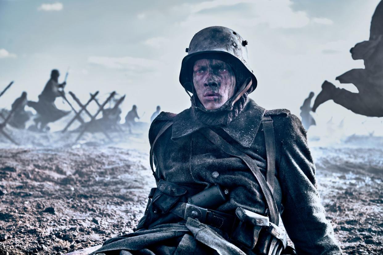 Felix Kammerer überzeugt als freiwilliger Soldat Paul Bäumer im Oscar-Anwärter "Im Westen nichts Neues".  (Bild: Netflix / Reiner Bajo)