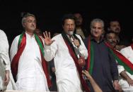 Imran Khan (C), Chairman of the Pakistan Tehreek-e-Insaf party, speaks to his supporters during an anti-government rally in Rawalpindi, Pakistan, August 13, 2016. REUTERS/Faisal Mahmood