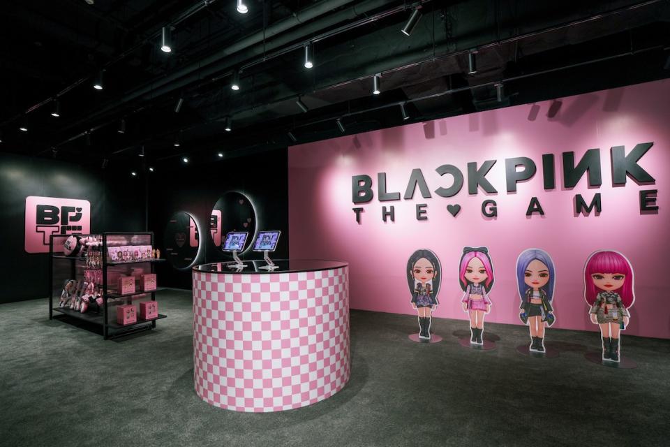 《BLACKPINK THE GAME》全球首間實體店登陸銅鑼灣！BLINKS必去，入手全球首賣抱枕周邊＋黑粉紅影相位