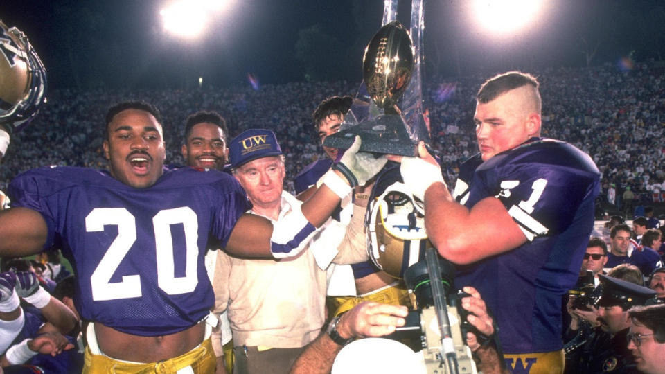 Washington comemora sua vitória no Rose Bowl em 1991.  (Stephen Dunn/Allsport via Getty Images)