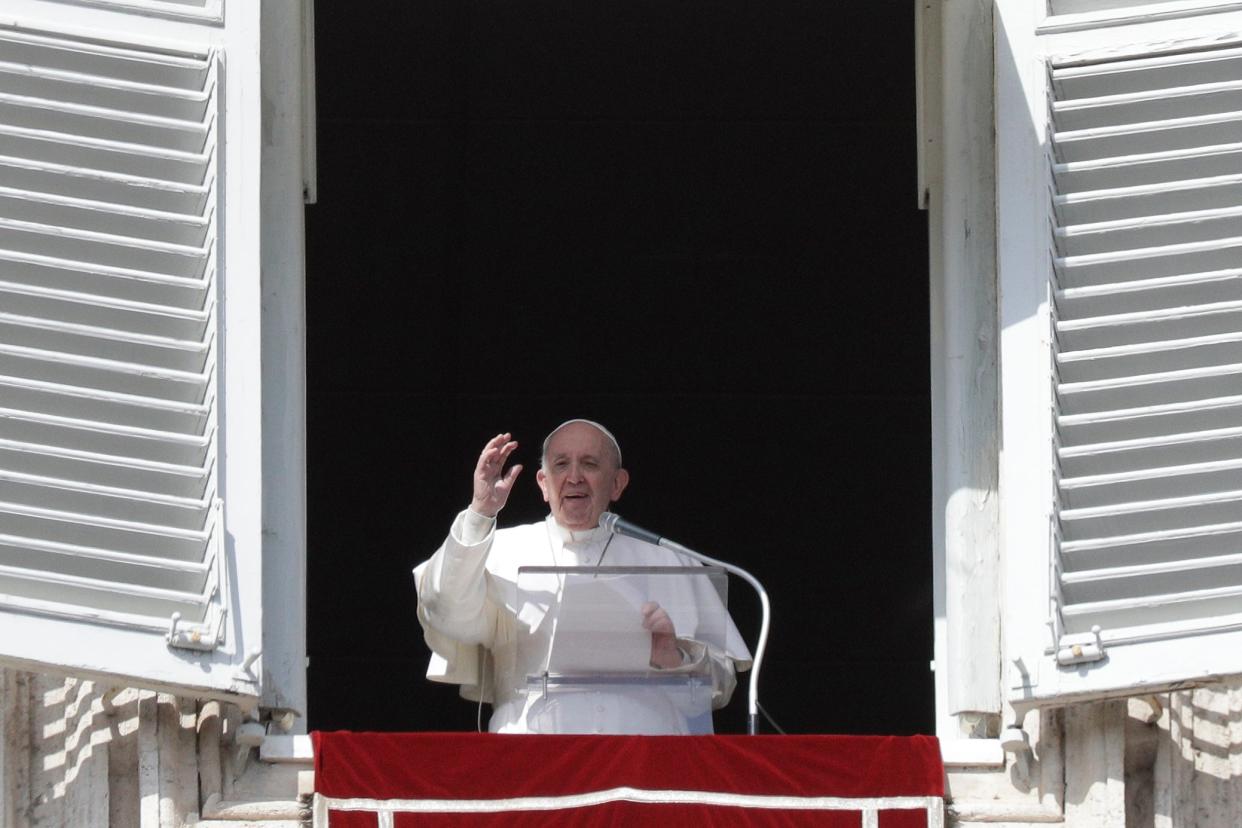 <p>El Papa Francisco pronuncia la oración del mediodía del Ángelus en la Plaza de San Pedro en el Vaticano, el domingo 28 de febrero de 2021 </p> (AP Photo / Gregorio Borgia)