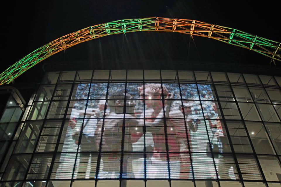 El fútbol inglés se viste de verde-amarillo para despedir a Pelé